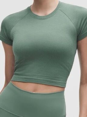 Lululemon Swiftly Tech Cropped Short-Sleeve Shirt 2.0 color is below size 6